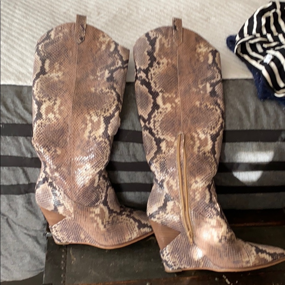 Wedge boots